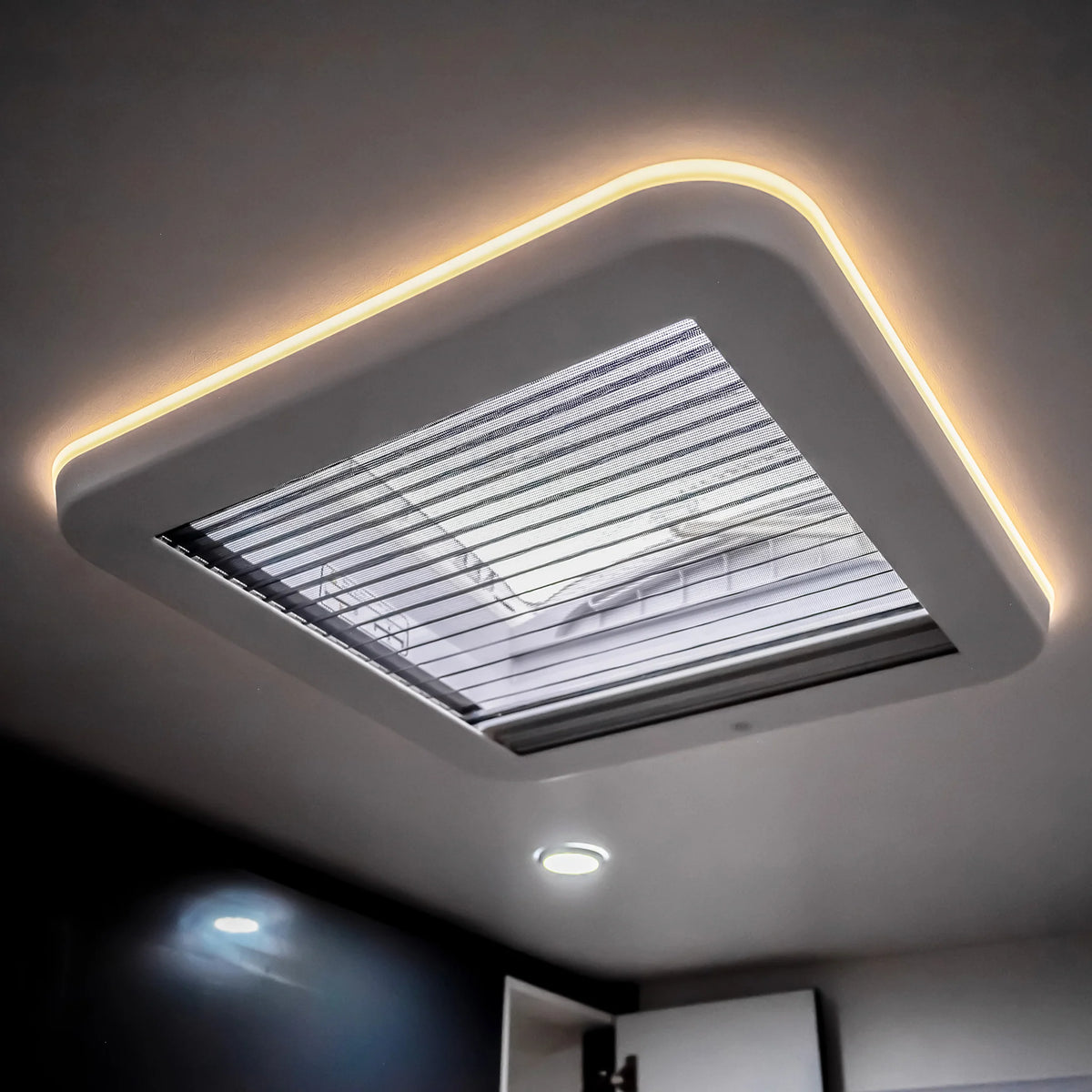 Aussie Traveller Skylight Hatch 400 x 400
