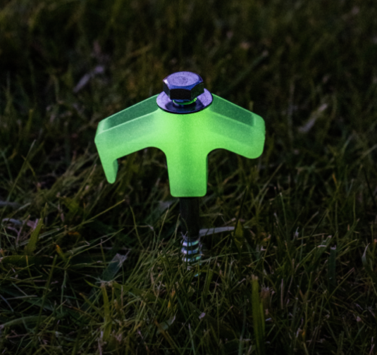 16PCS GLOW-IN-THE-DARK HARD GROUND SCREW-IN PEG KIT