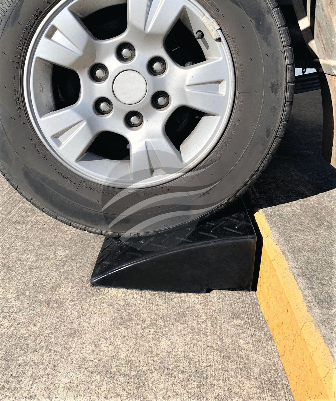RUBBER KERB RAMP 1 ONLY 475x320x130mm RATED @ 10,000kg ROADGEAR